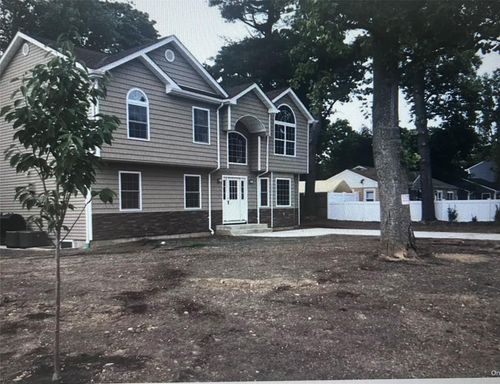 26 Gabon Ln, Coram, NY, 11727-1413 | Card Image
