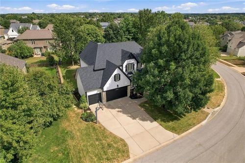 22218 W 57th St, Shawnee, KS, 66226-7909 | Card Image