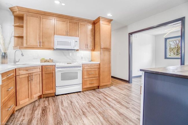 82 Shea Cres, House other with 6 bedrooms, 2 bathrooms and 8 parking in Kitchener ON | Image 11