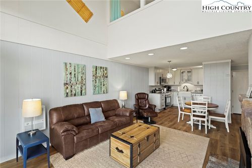 e9-161 Skyleaf Dr, Sugar Mountain, NC, 28604-6844 | Card Image