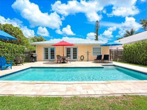 856 98th Ave N, Naples, FL, 34108-2226 | Card Image