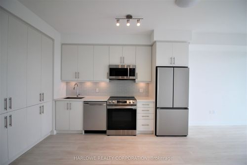 1702-95 Oneida Cres, Richmond Hill, ON, L4B0H5 | Card Image