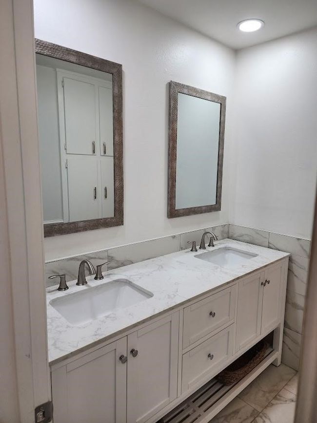 Hall bathroom. Toilet and tub have a privacy door from the sink area | Image 8
