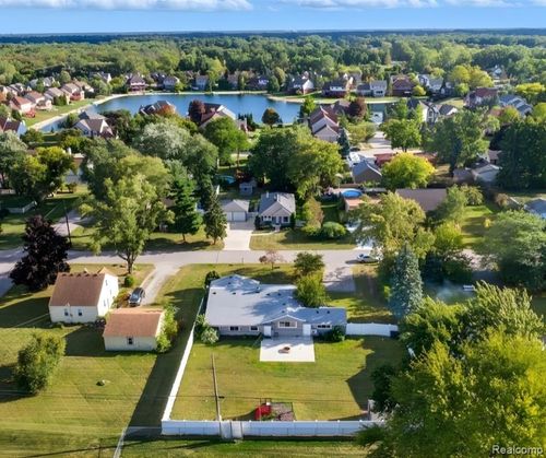 2075 Gulliver Dr, Troy, MI, 48085-1031 | Card Image