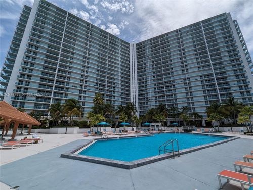 730-100 Bayview Dr, Sunny Isles Beach, FL, 33160-5322 | Card Image