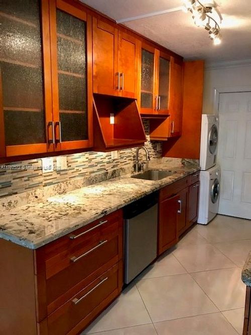 apt-202-2900 Banyan St, Fort Lauderdale, FL, 33316-1529 | Card Image