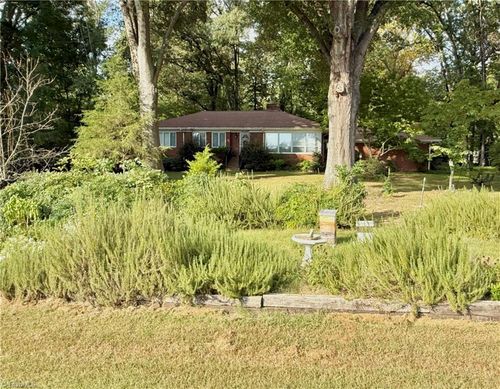 100 Bellwood Ct, Jamestown, NC, 27282-9446 | Card Image