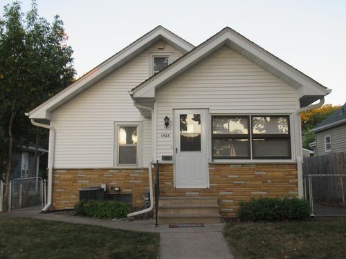 1428 Hazel St N, Saint Paul, MN, 55119-4219 | Card Image