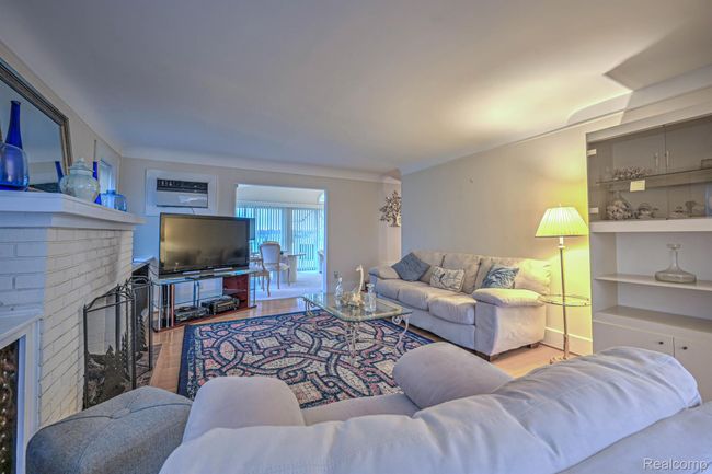FAMILY ROOM | Image 7
