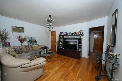 368 Merrifield Ave, Oceanside, NY, 11572-2944 | Card Image