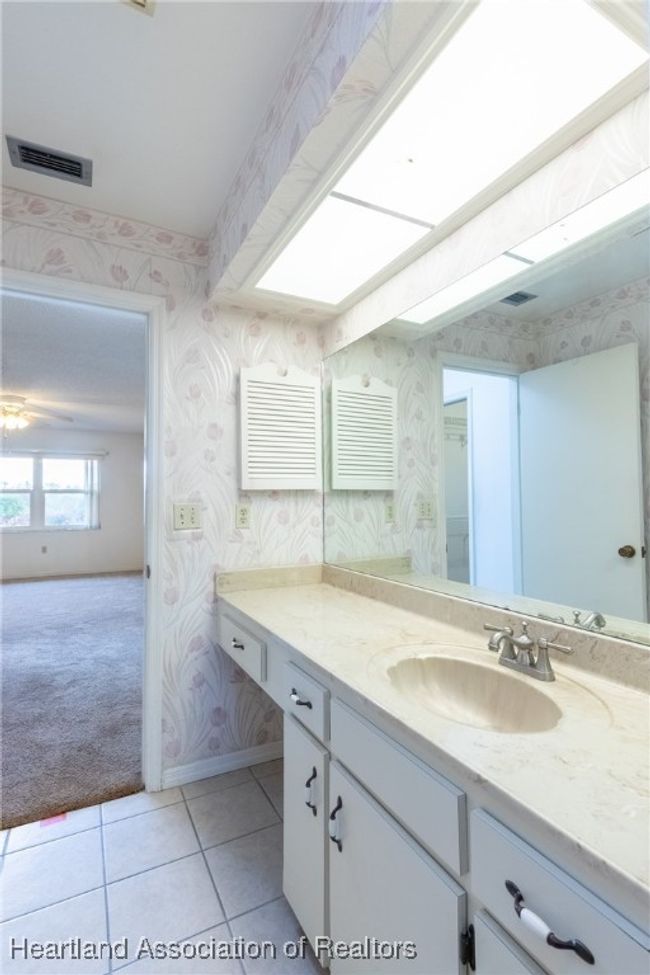 321 Grove Cir, Condo with 2 bedrooms, 2 bathrooms and null parking in AVON PARK FL | Image 14