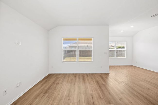 215 Silver Springs Bnd, House other with 3 bedrooms, 2 bathrooms and 2 parking in Kyle TX | Image 11