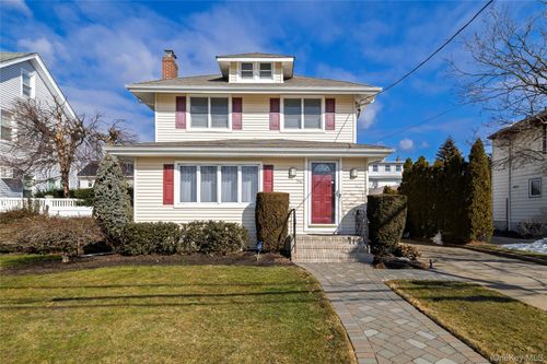 36 W Windsor Pkwy, Oceanside, NY, 11572-3929 | Card Image