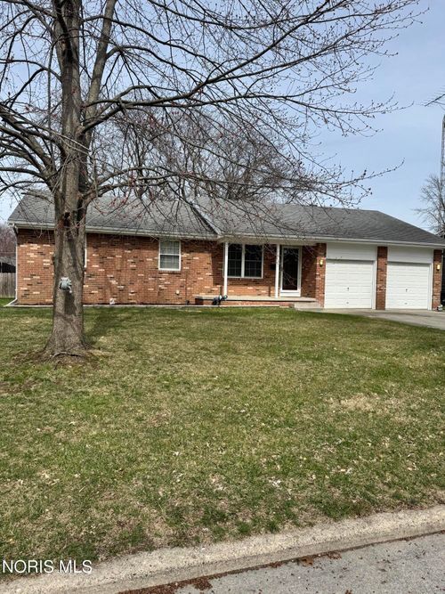 42 N Melody Ln, Waterville, OH, 43566-1002 | Card Image
