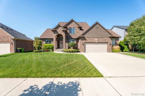 50093 Oakbrooke Dr, New Baltimore, MI, 48047-1998 | Card Image