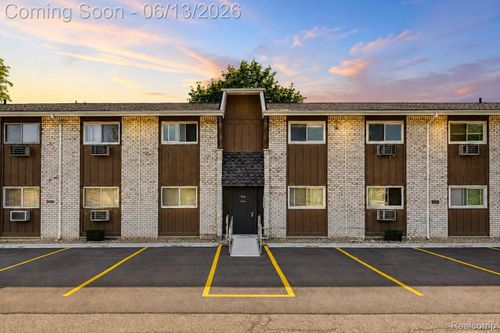 4-7592 Woodview St, Westland, MI, 48185-5933 | Card Image