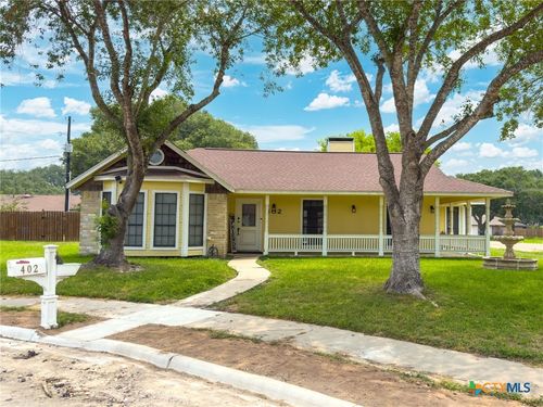 402 Teakwood Dr, Victoria, TX, 77901-4747 | Card Image