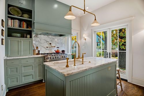 212 Cedar Lake Rd S, Minneapolis, MN, 55405-2006 | Card Image