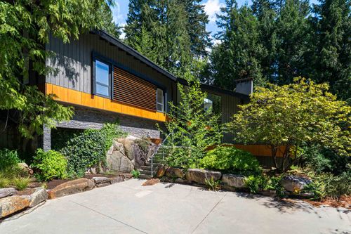 3985 Bayridge Ave, West Vancouver, BC, V7V3J6 | Card Image