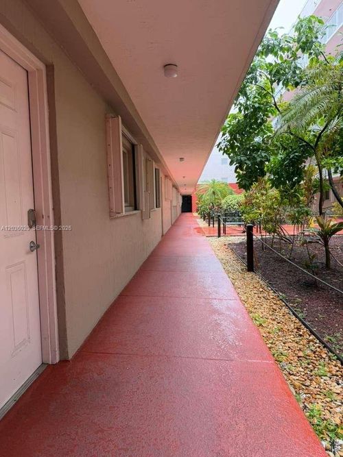 105-600 Nw 32nd Pl, Miami, FL, 33125-4142 | Card Image