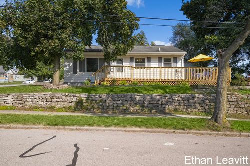 1100 Coldbrook St, Grand Rapids, MI, 49503-1221 | Card Image