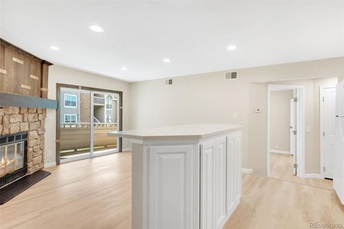 204-12043 W Cross Dr, Littleton, CO, 80127-4502 | Card Image