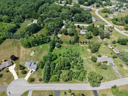 427 Rolling Meadow Dr, Valparaiso, IN, 46385-9093 | Card Image