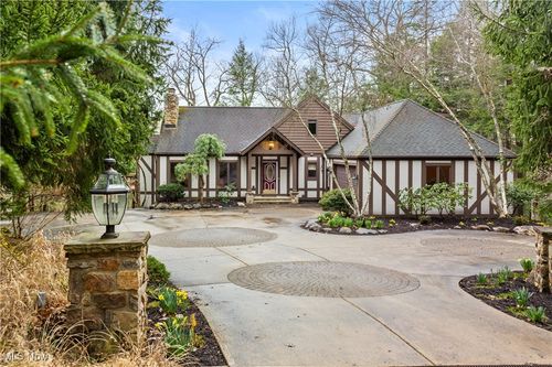 1364 Echo Gln, Gates Mills, OH, 44040-8700 | Card Image