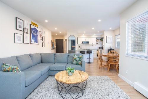 202-1381 Martin St, White Rock, BC, V4B3W6 | Card Image