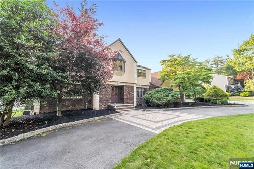 7 Herbst Rd, Old Tappan, NJ, 07675-6858 | Card Image