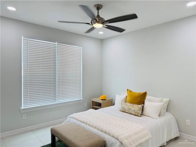 5512 N Crown Point, Townhouse with 3 bedrooms, 3 bathrooms and 2 parking in Pharr TX | Image 10