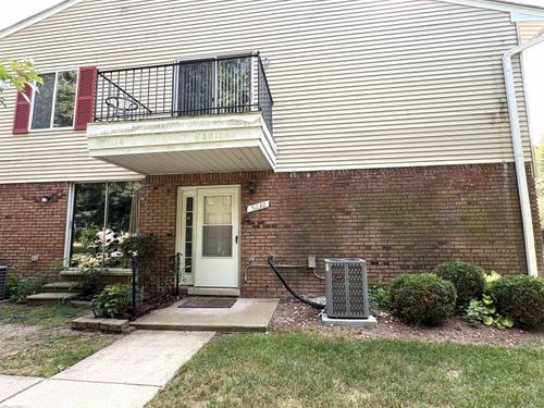 51130 S Foster Road, Chesterfield Township, MI, 48047 | Card Image
