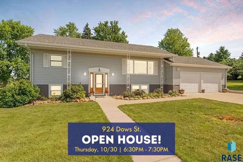 924 Dows St, Garretson, SD, 57030-2030 | Card Image