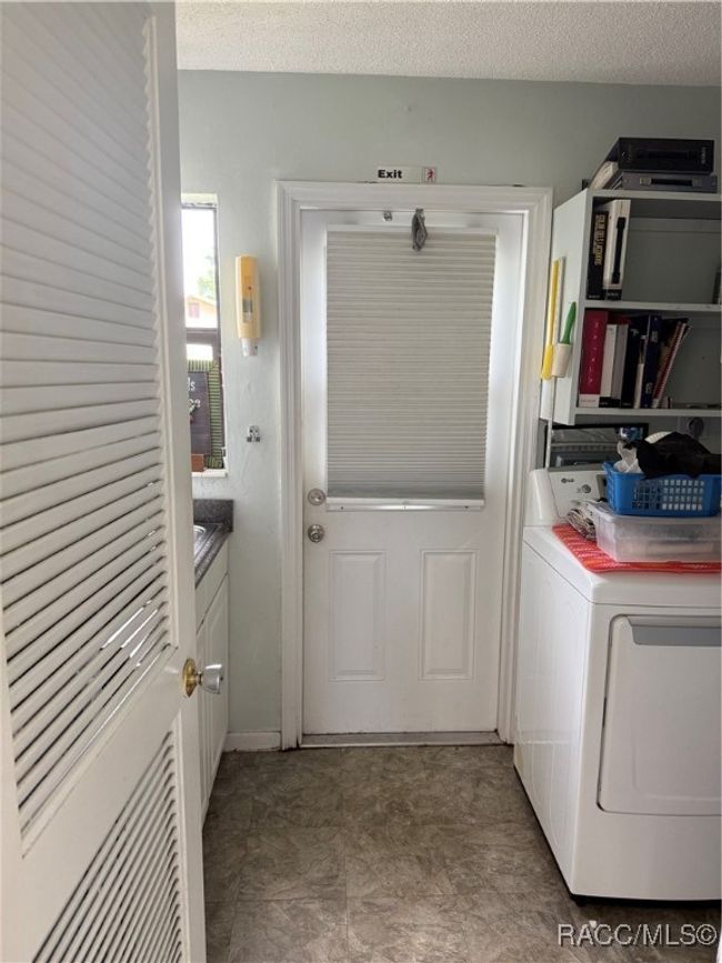Rear entry/exit | Image 17