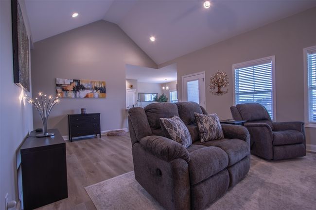1105 Andover Dr, Home with 4 bedrooms, 2 bathrooms and null parking in Franklin KY | Image 7