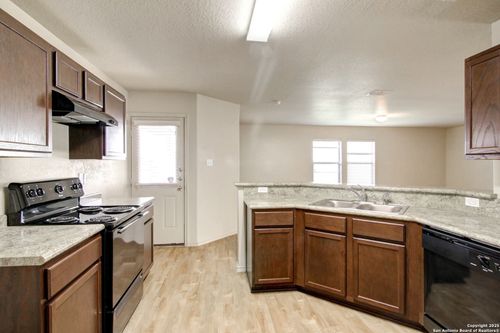 8926 Gerald Ohara, San Antonio, TX, 78221-3551 | Card Image