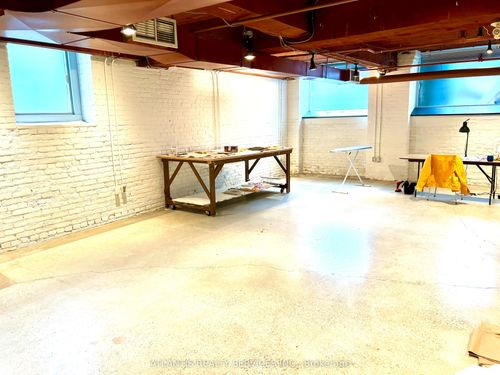 lower-l-243 College St, Toronto, ON, M5T1R5 | Card Image