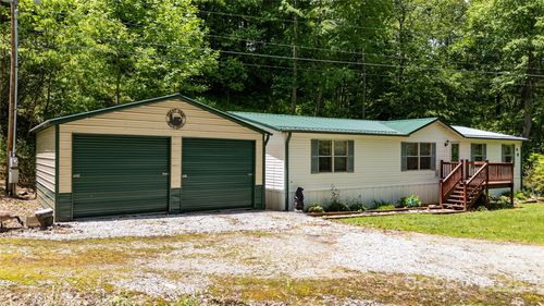 689 Bradford Rd, Burnsville, NC, 28714-9412 | Card Image