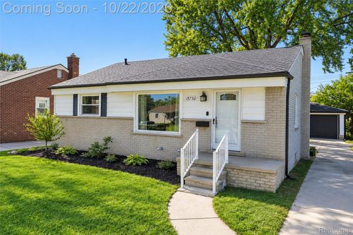 15730 Churchill St, Southgate, MI, 48195-3289 | Card Image