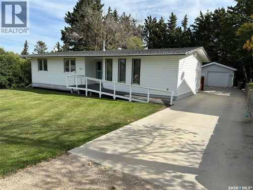 602 Hall St, Kelvington, SK, S0A4J0 | Card Image
