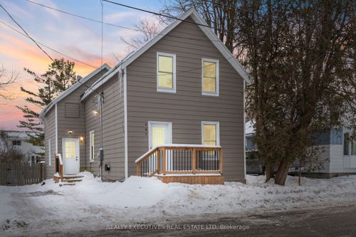 487 Clarence St, Winchester, ON, K0C2K0 | Card Image