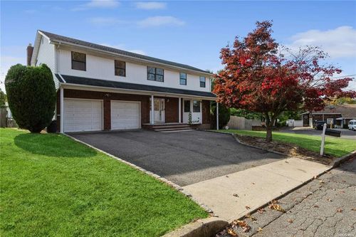 12 Battle Row, Old Bethpage, NY, 11804-1302 | Card Image