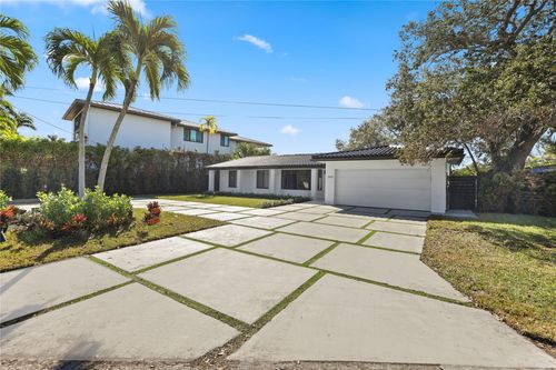 2440 Ne 25th Pl, Fort Lauderdale, FL, 33305-1604 | Card Image