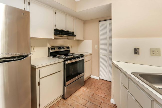 0 - 444 Se 14th St, Townhouse with 2 bedrooms, 2 bathrooms and null parking in Dania Beach FL | Image 15