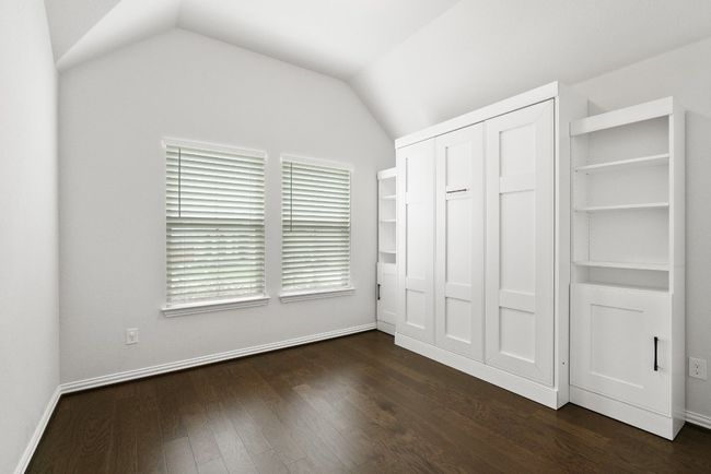Front bed with Murphy Bed included | Image 4