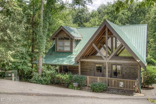3012 Oak Tree Way, Pigeon Forge, TN, 37863 | Card Image