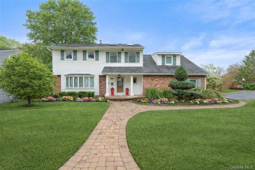 69 Lauren Ave, Dix Hills, NY, 11746-6636 | Card Image