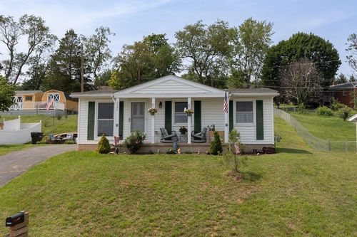 2397 Highview Cir, Staunton, VA, 24401 | Card Image