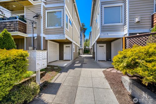 b-9519 8th Ave Nw, Seattle, WA, 98117-2204 | Card Image
