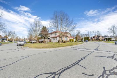 14277 84a Ave, House other with 7 bedrooms, 4 bathrooms and 6 parking in Surrey BC | Image 2